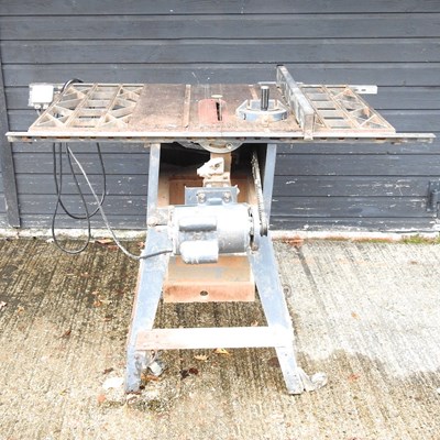 Lot 499 - An electric workshop table saw, 131cm wide