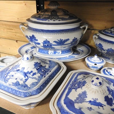 Lot 39 - An extensive Chinese porcelain blue and white...