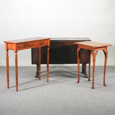 Lot 123 - An early 20th century oak pembroke table, on...