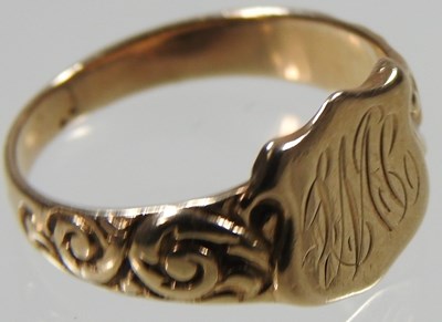 Lot 15 - A 9 carat gold signet ring, the central shield...
