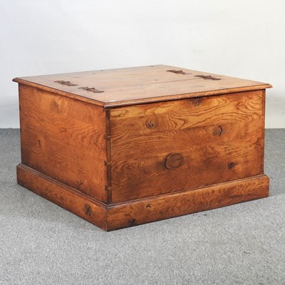 Lot 610 - A modern oak coffee table or box, with a dual...