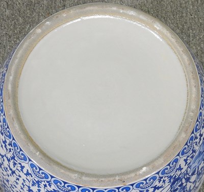 Lot 134 - A Chinese porcelain blue and white fish bowl,...