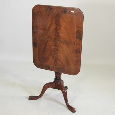 Lot 547 - A George III walnut tilt-top table