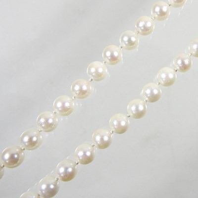 Lot 387 - A cultured pearl single strand necklace, with...