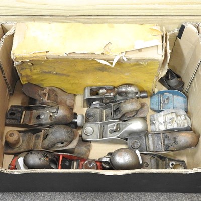 Lot 360 - A collection of woodworking planes