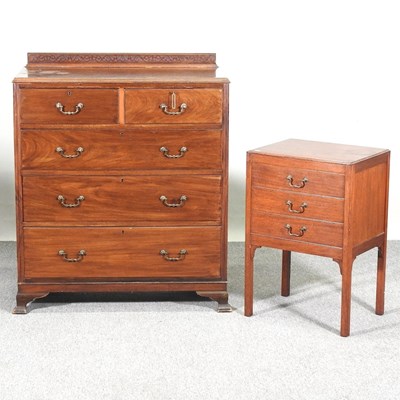 Lot 669 - An early 20th century chest of drawers, 92cm...