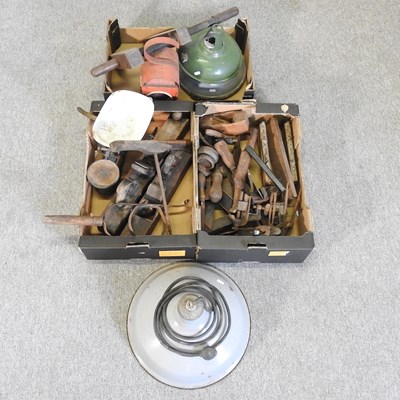 Lot 682 - A collection of items to include vintage tools...