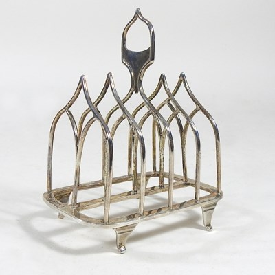 Lot 122 - An Edwardian silver five bar toast rack, of...