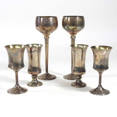 Lot 274 - A pair of modern silver goblets, each with a...