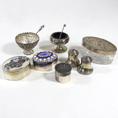 Lot 288 - An Edwardian silver trinket box, decorated...