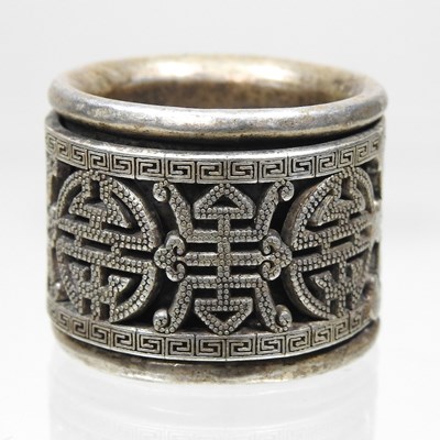 Lot 146 - A Chinese white metal archer's ring, of...