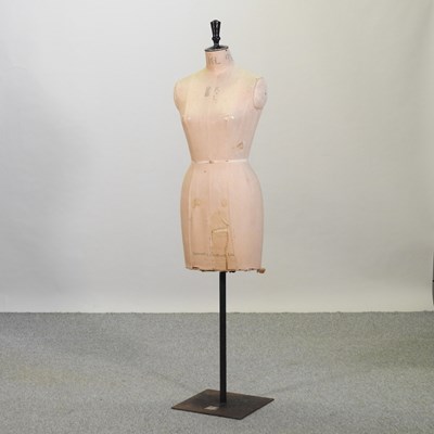 Lot 420 - An early 20th century dress maker's dummy