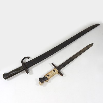 Lot 246 - A late 19th century French bayonet, in a metal...