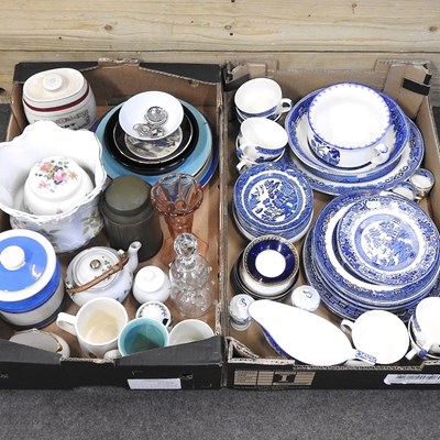 Lot 474 - A collection of decorative china, to include...