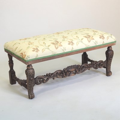 Lot 618 - An early 20th century carved oak window seat