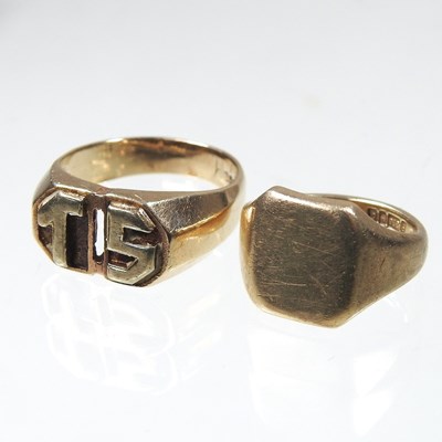 Lot 69 - A 9 carat gold signet ring, 8.6g, size N,...