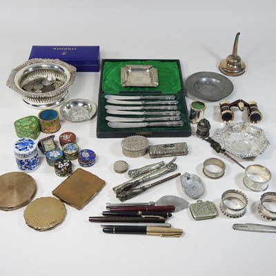 Lot 38 - A collection of silver