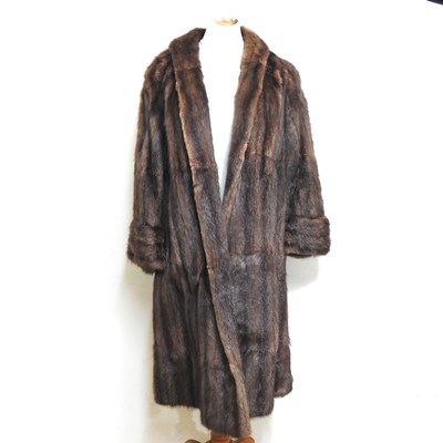 Lot 188 - A vintage ladies three-quarter length fur coat