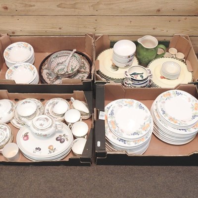 Lot 171 - A collection of decorative china, to include a...