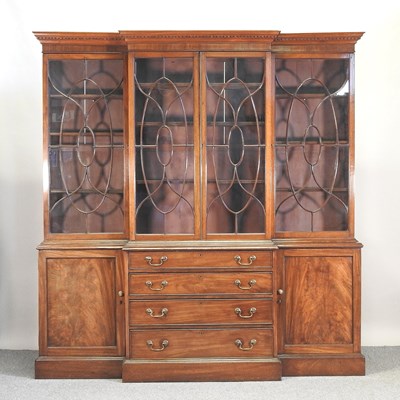 Lot 328 - An early 20th century mahogany breakfront bookcase