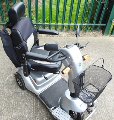 Lot 322 - A Quingo Plus electric mobility scooter