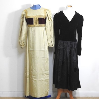 Lot 485 - A vintage Quad satin and embroidered full...