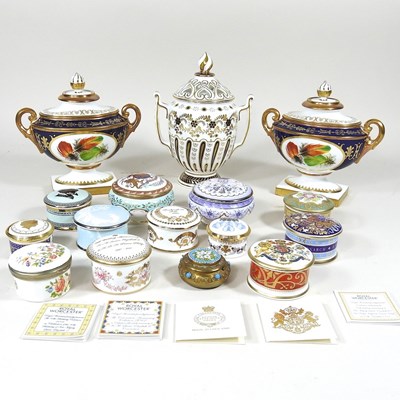 Lot 181 - A pair of Royal Worcester Heritage collection...