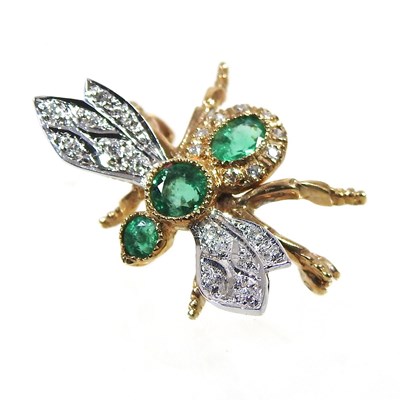 Lot 45 - A 9 carat gold, emerald and diamond brooch, in...