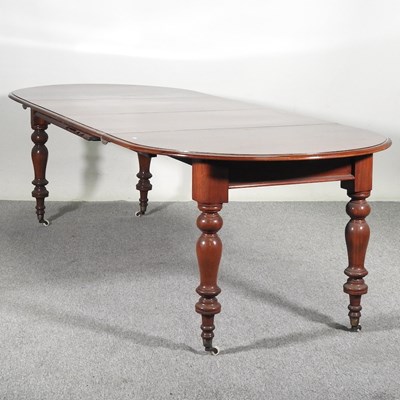 Lot 429 - A Victorian style mahogany pull out extending...