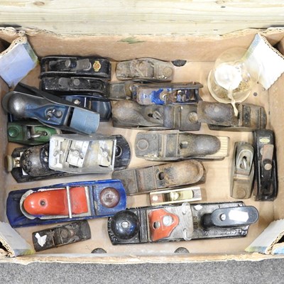 Lot 503 - A collection of woodworking planes