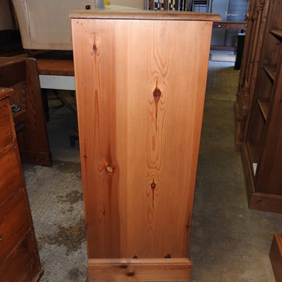 Lot 47 - A modern pine chest of drawers