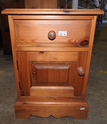Lot 47 - A modern pine chest of drawers
