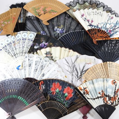 Lot 405 - A collection of 20th century painted and...