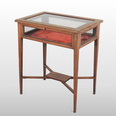 Lot 353 - An Edwardian mahogany and inlaid bijouterie table