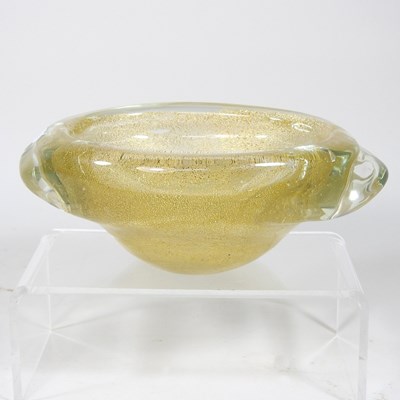 Lot 66 - A Murano Seguso gold leaf glass dish, 23cm wide