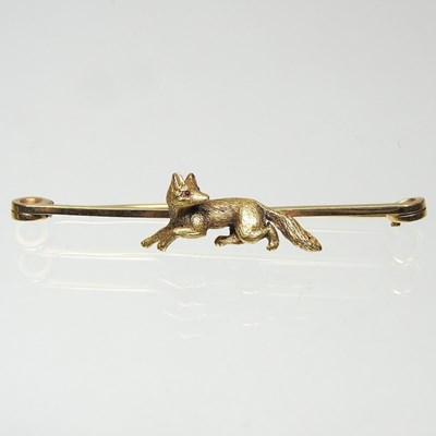 Lot 163 - A 15 carat gold brooch, decorated with a fox,...