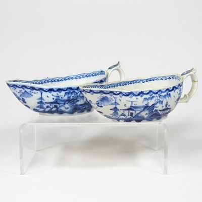 Lot 88 - A pair of 18th century Staffordshire blue and...