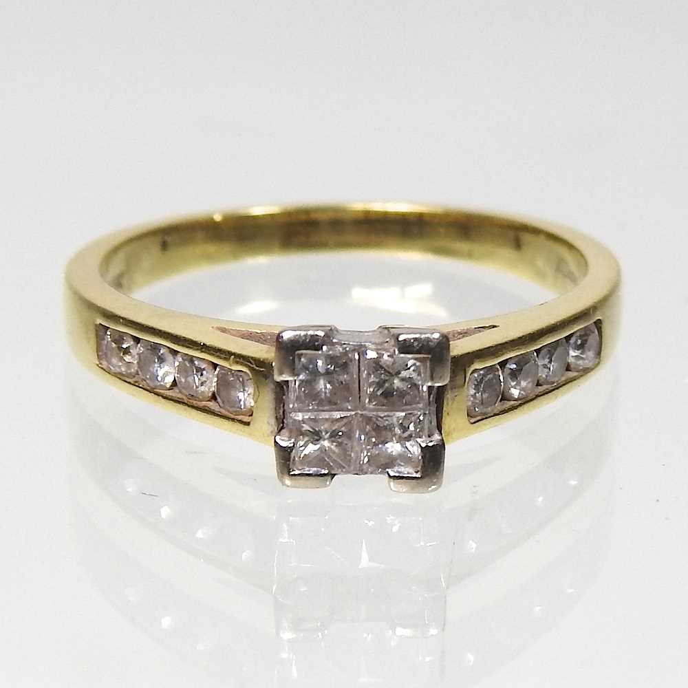 Lot 14 - An 18 carat gold diamond ring, with diamond...