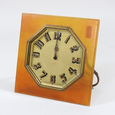 Lot 264 - An Art Deco bakelite cased strut clock, by...