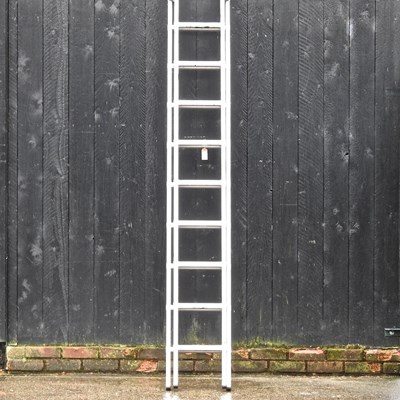 Lot 130 - An aluminium extending ladder, 4.25m overall