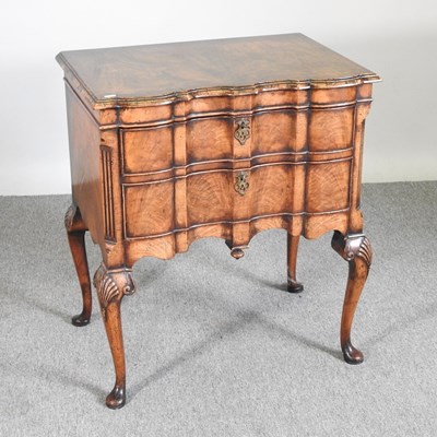 Lot 397 - A good quality 1930's walnut and crossbanded...