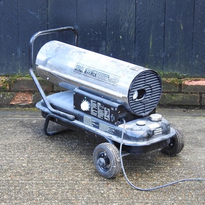 Lot 376 - An electric space heater, 75cm