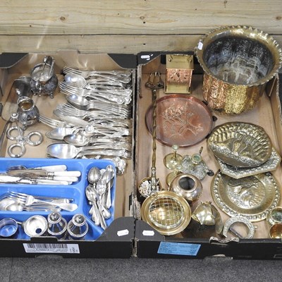Lot 404 - A collection of silver plated items, to...