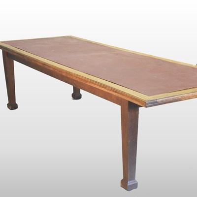 Lot 376 - A large Edwardian light oak library table