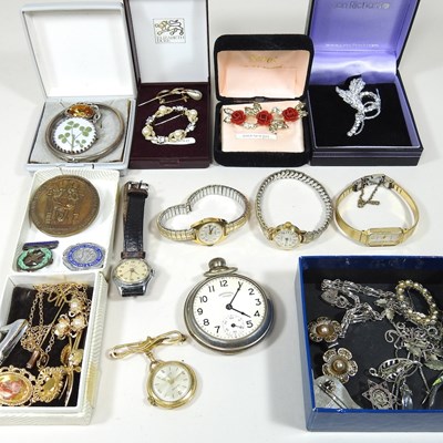 Lot 199 - A collection of vintage jewellery, to include...
