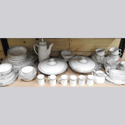 Lot 450 - A Royal Doulton Berkshire pattern tea and...