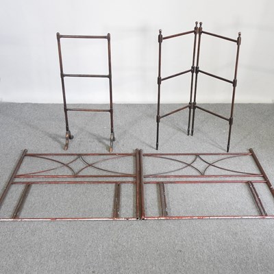 Lot 621 - A pair of early 20th century metal single bed...