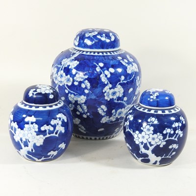 Lot 372 - An early 20th century Chinese porcelain blue...