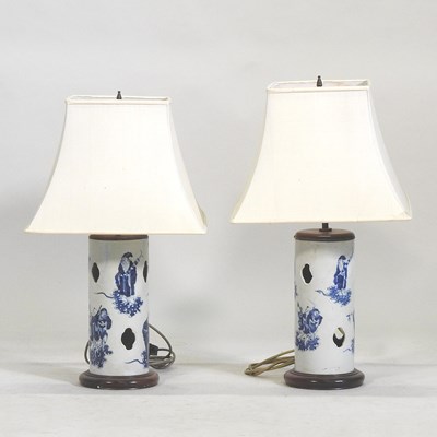 Lot 406 - A pair of Chinese blue and white porcelain table lamps