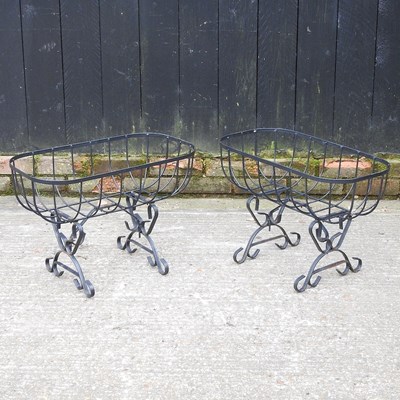 Lot 481 - A pair of garden planters (2)